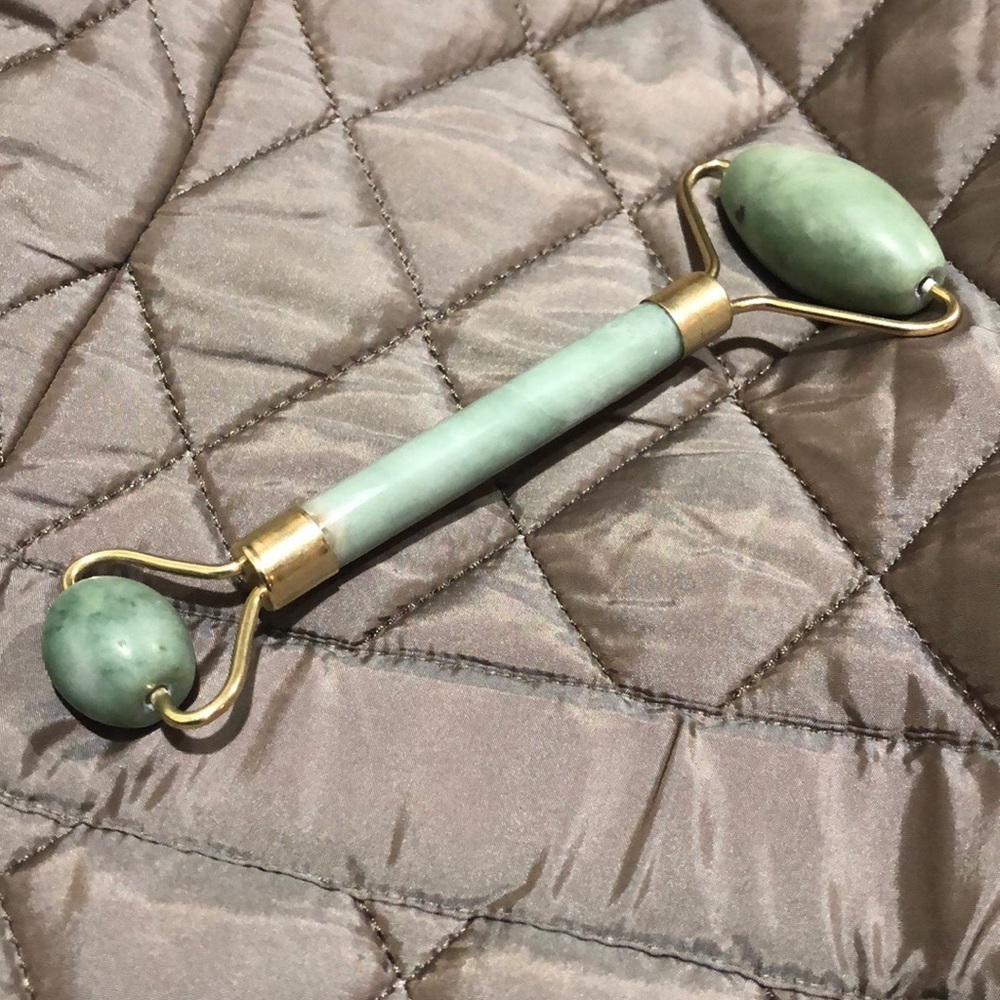 NEW Jade Face Roller